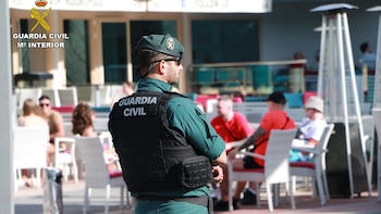 Detenido por increpar a los huéspedes de un hotel de Magaluf y morder a un guardia civil