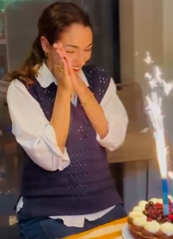La emoción de Thelma Fardin a la hora de soplas las velitas por su cumpleaños