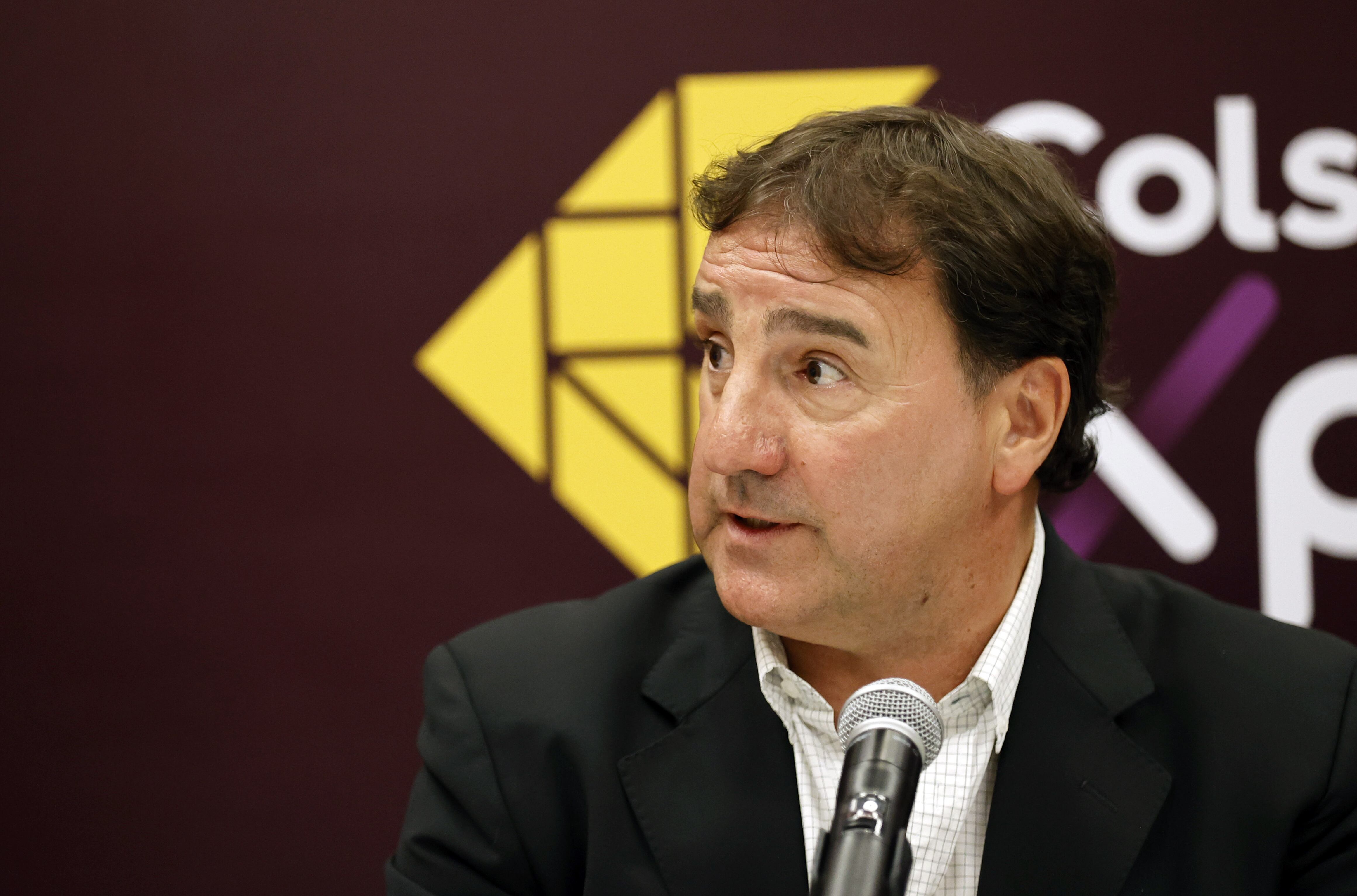 El seleccionador de Colombia, Néstor Lorenzo, habla durante una conferencia de prensa, en Bogotá (Colombia). EFE/ Mauricio Dueñas Castañeda