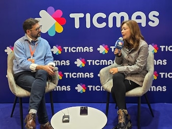 Gloria Figueroa en el stand