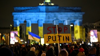 Miles de personas en Europa