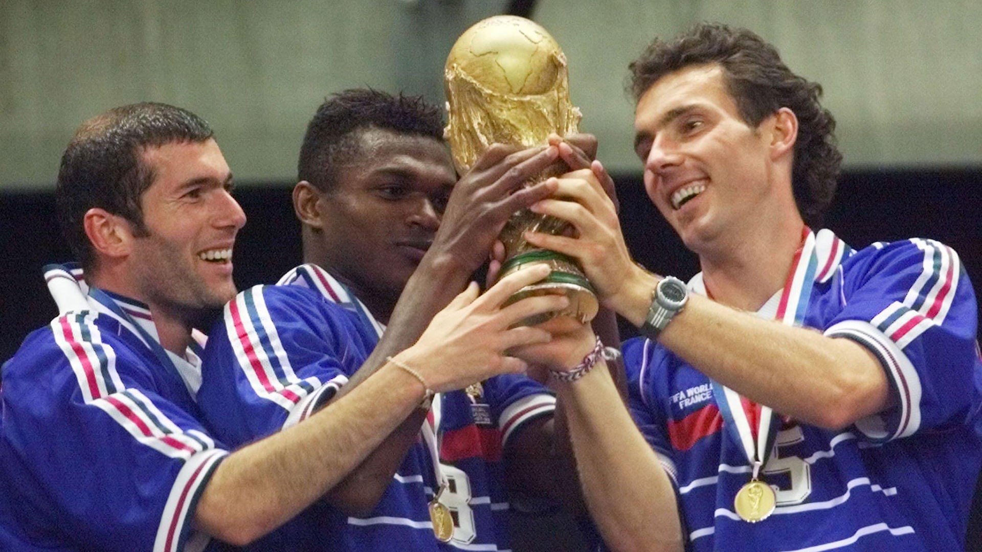Thierry Henry contó que sus recuerdos del Mundial de 1998 son difusos y que solo vuelve a esas imágenes cuando sus hijos le preguntan por ese logro (AP)
