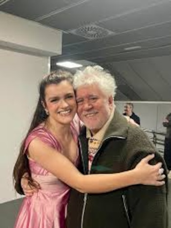 Amaia con Pedro Almodóvar en