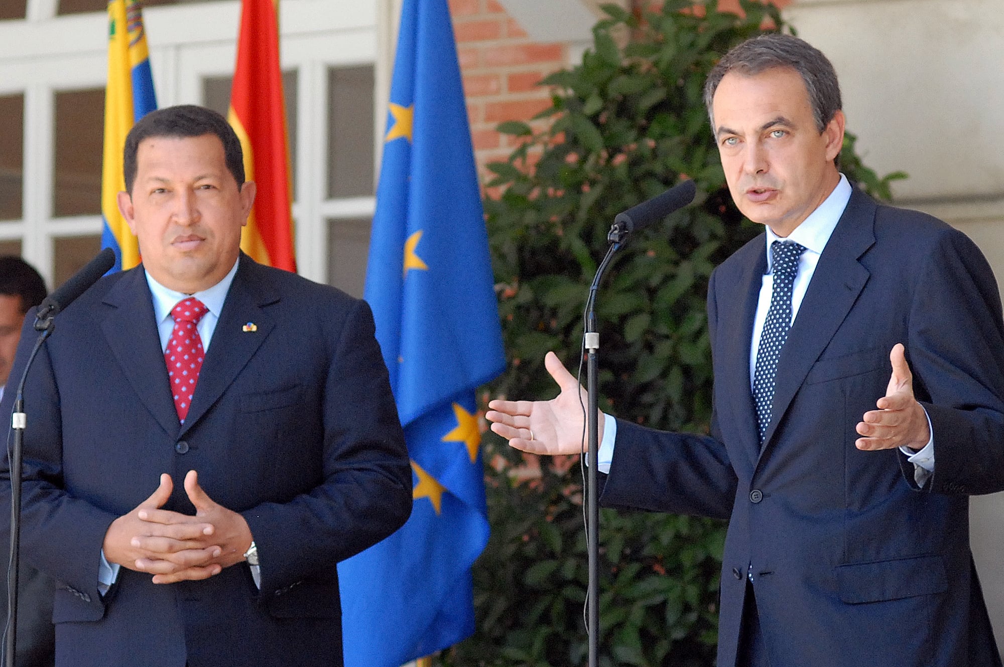 José Luis Rodríguez Zapatero y Hugo Chávez, en una imagen de archivo. (Wikimedia)