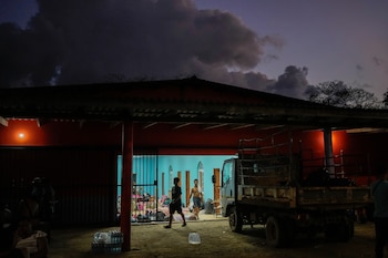 Migración informó que quienes no tengan documentos permanecerán en albergues mientras se tramita el salvoconducto y el boleto comercial. (AP Foto/Matías Delacroix)