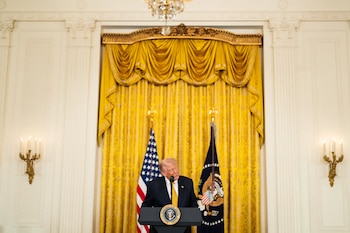 El presidente Trump, en un evento del Día de la Madre en la Casa Blanca el miércoles, dijo que los iraníes "quieren llegar a un acuerdo" (Tierney L. Cross/The New York Times)