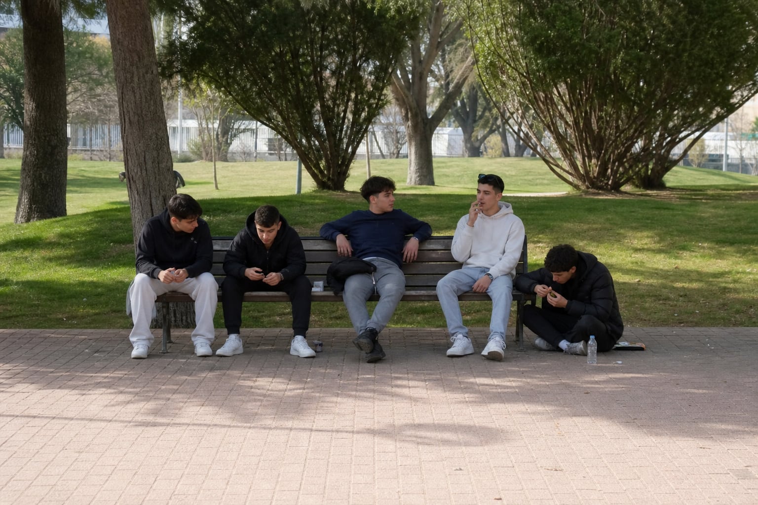 Los ‘ninis’ ganan terreno a los ‘sisis’: 1,22 millones de jóvenes ni estudia ni trabaja frente al millón que sí lo hace