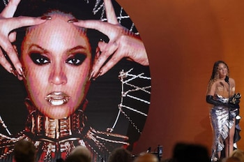 FOTO DE ARCHIVO-Beyonce acepta el premio al Mejor Álbum de Música Dance/Electrónica por "Renaissance" durante la 65 edición de los Premios Grammy en Los Ángeles, California, Estados Unidos. 5 de febrero de 2023. REUTERS/Mario Anzuoni/File Photo