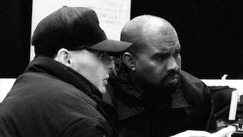 Kanye West y Peso Pluma lanzan colaboración con homenajes al Chapulín Colorado y a la lucha libre mexicana