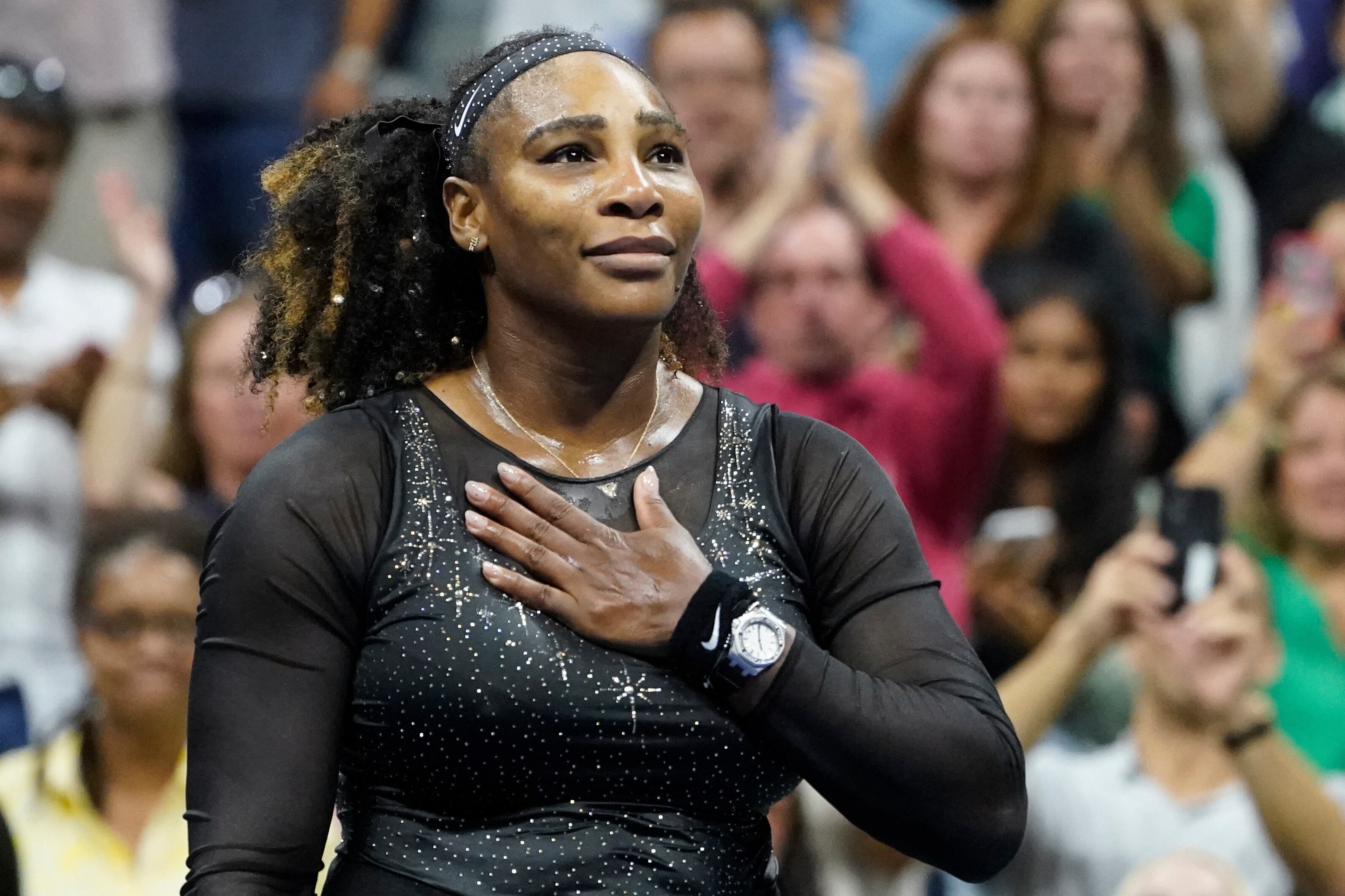 Serena Williams, tras la derrota contra Ajla Tomljanovic en la tercera ronda del Abierto de Estados Unidos, el 2 de septiembre de 2022, en Nueva York (AP Foto/John Minchillo)