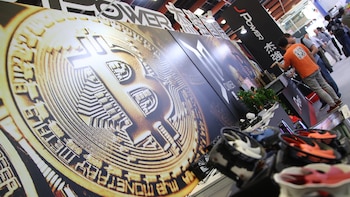 El bitcóin supera los 73.000