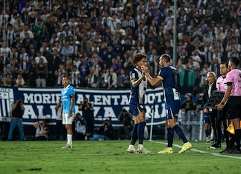 Hernán Barcos entró por Paolo