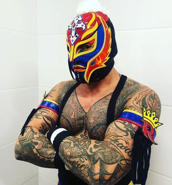 El luchador firmó contrato por