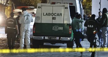 Los primos jugaban fútbol afuera