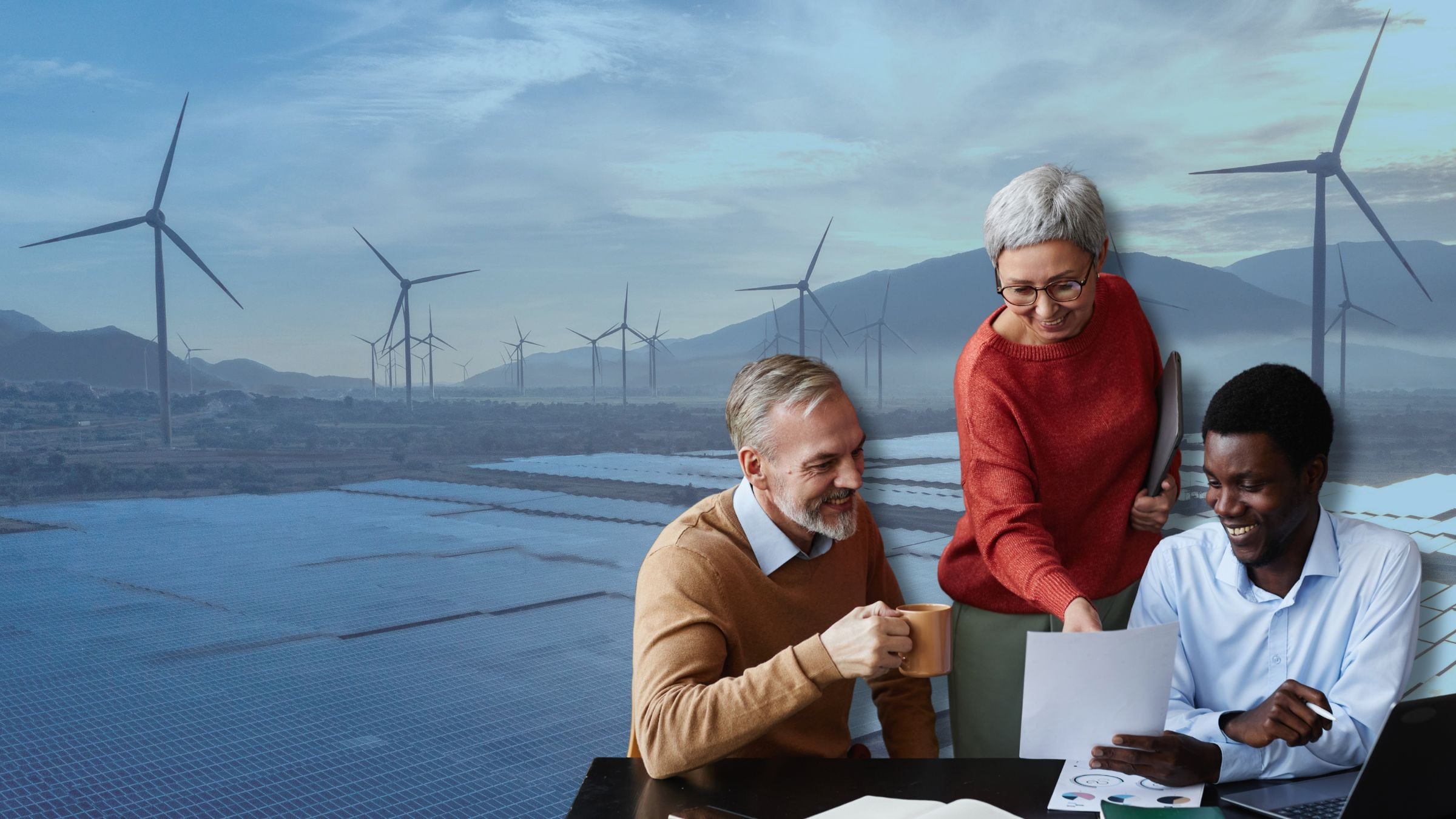 Las empresas buscan trabajadores para la transición energética, sin éxito: España mantiene a más de 800.000 mayores de 50 en paro y sin formación en sostenibilidad