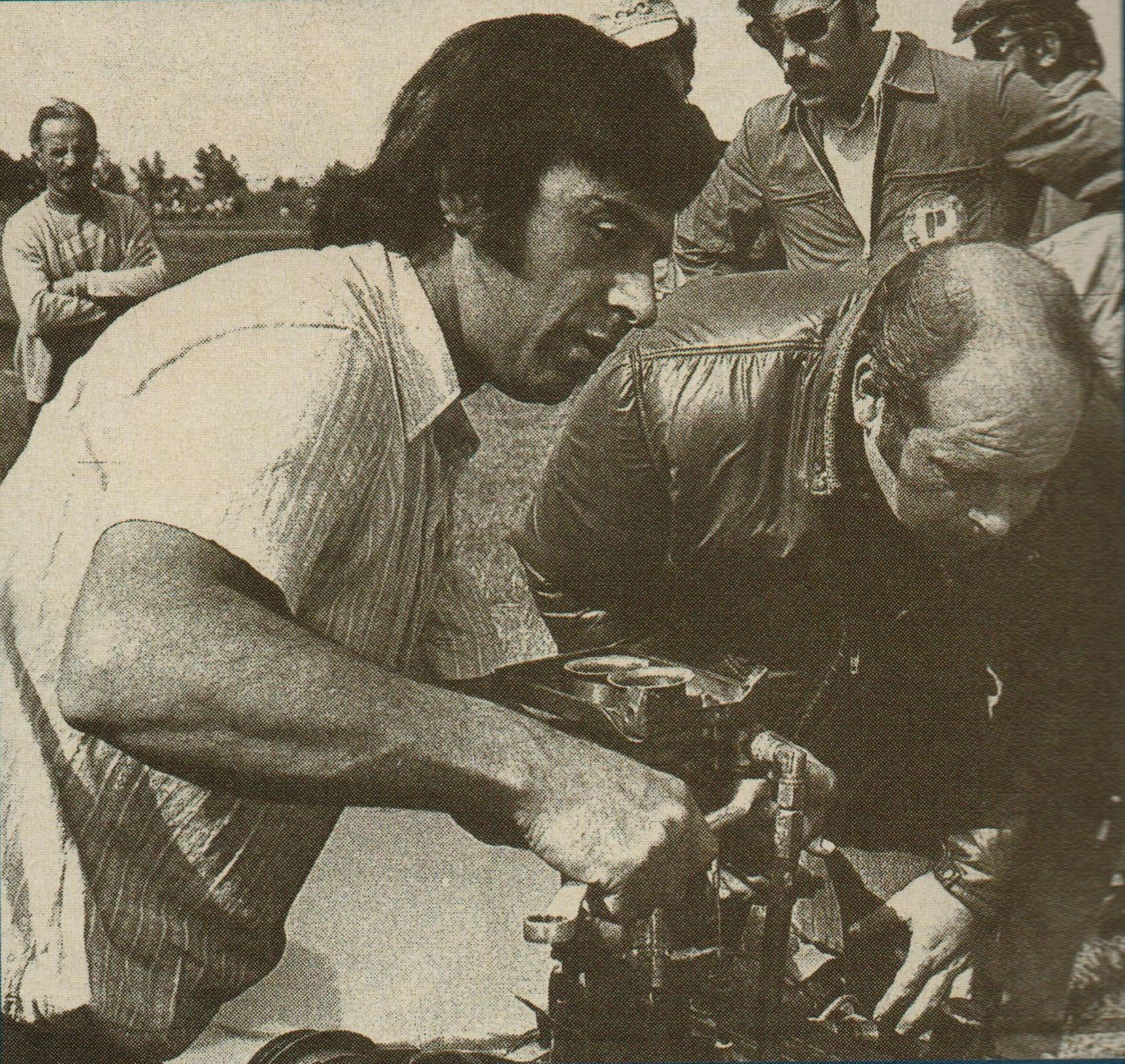 Jorge Pedersoli y Omar Wilke atendiendo el