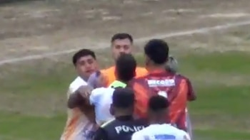 Batalla campal entre jugadores de Sacachispas y Dock Sud