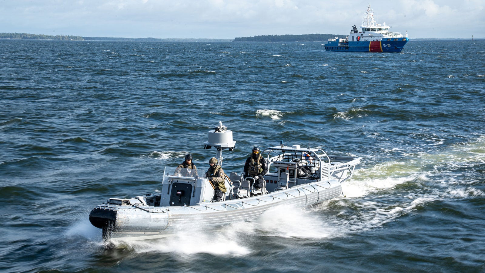 El ejercicio MARSEC EU reunió a 300 integrantes de las fuerzas de seguridad de Finlandia y Polonia para reforzar la respuesta ante daños en cables de telecomunicaciones, gasoductos y líneas eléctricas (X de Guardia Fronteriza Finlandesa)