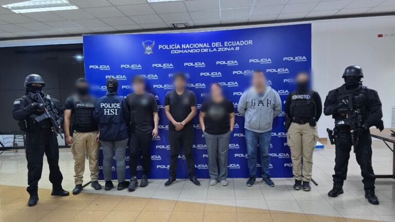 La Policía de Ecuador informó sobre las detenciones.