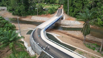 El nuevo puente sobre el río Rey sustituye una estructura que resultó gravemente dañada por el huracán ETA en 2020. Crédito: CNE