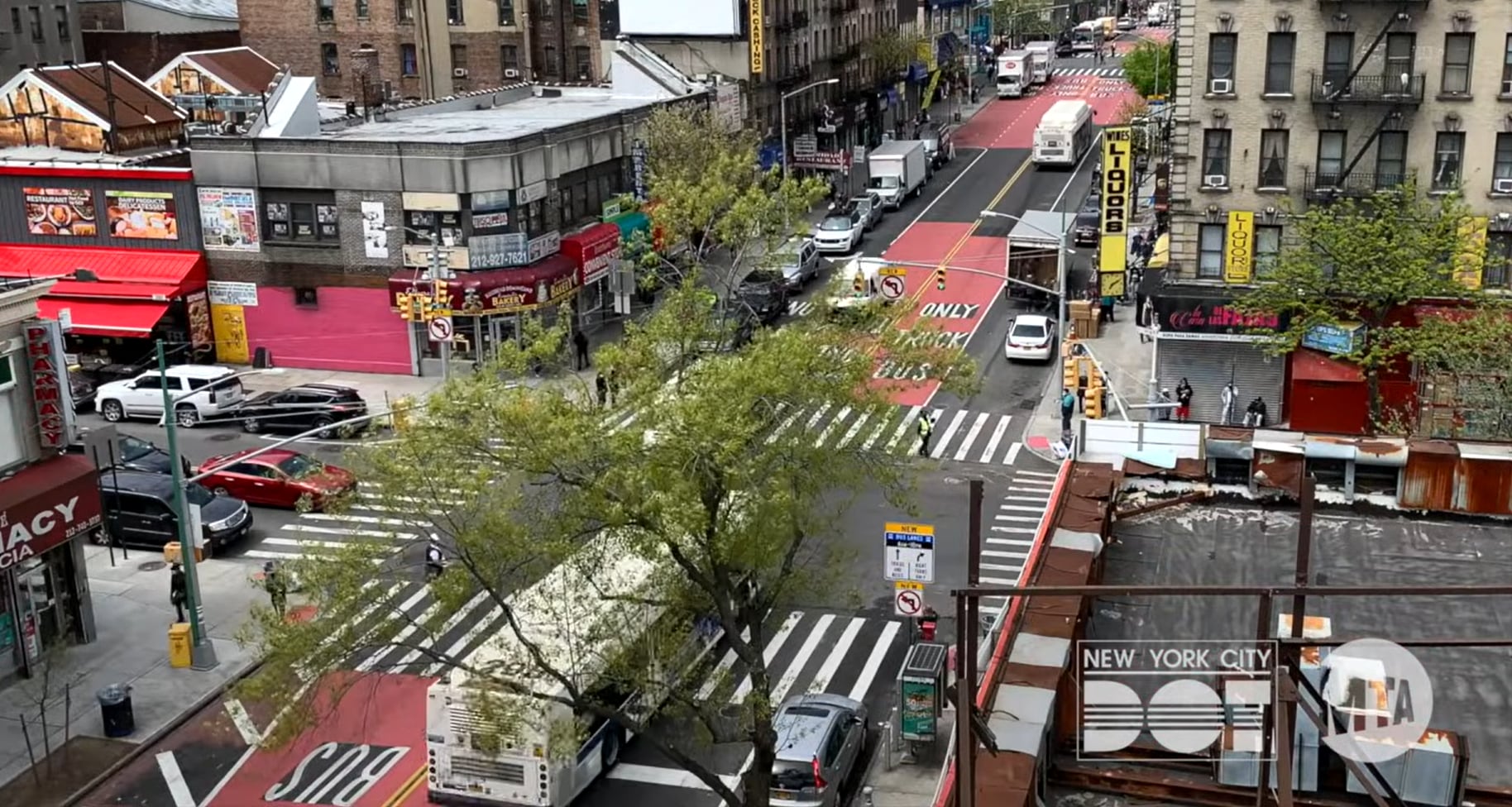 El plan para la 34th Street incluye pintura roja, carteles, cámaras y multas de hasta USD 250 para controlar el uso del carril exclusivo para autobuses y camiones (NYC City DOT/MTA)
