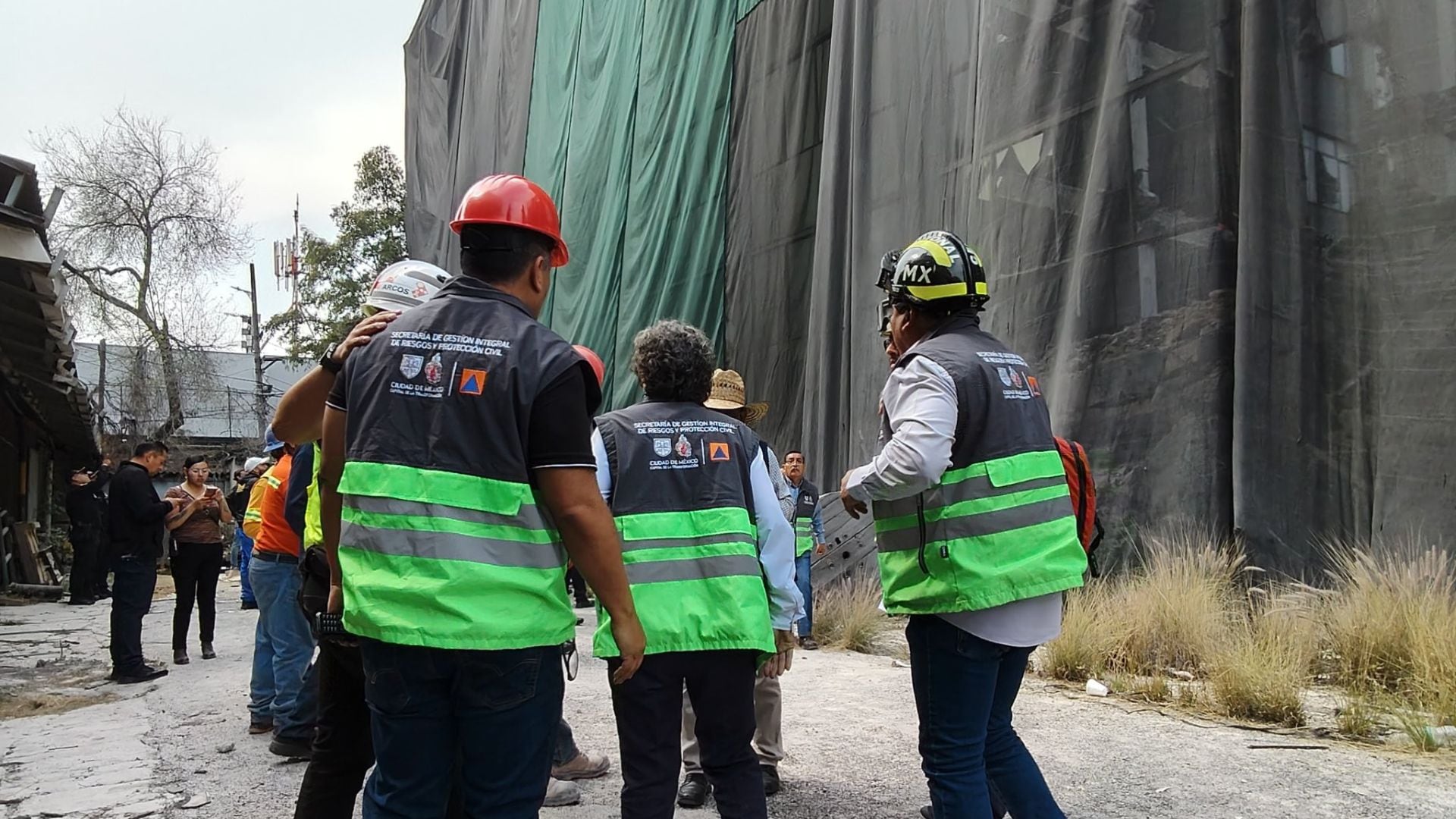 Confirman que tres personas están atrapadas tras derrumbe de un edificio en San Antonio Abad (X/ @SGIRPC_CDMX)