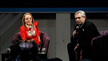 Alberto Fernández junto a Alicia