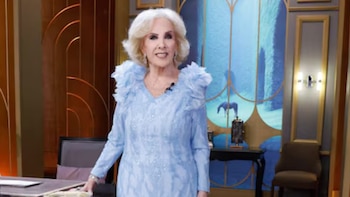 Mirtha Legrand causó furor en su programa con un elegante vestido blanco y negro: sello clásico con cristales bordados