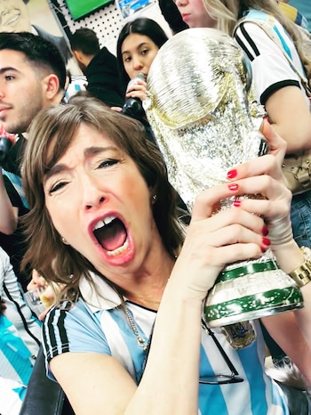 Naomi Grossman, la actriz de Hollywood que es fan de La Mona Jiménez y la Selección Argentina