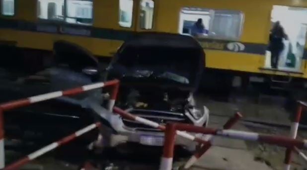 La mujer fue trasladada a un hospital, en tanto el conductor falleció (Foto: SAME)