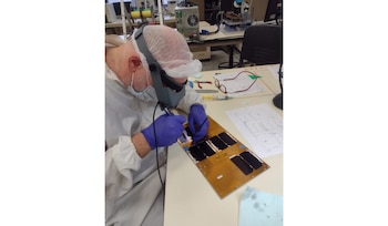 Los paneles solares espaciales son