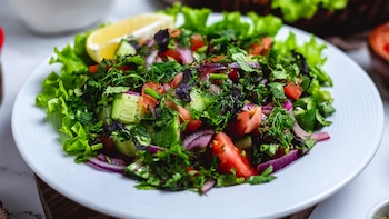 La ensalada con col rizada