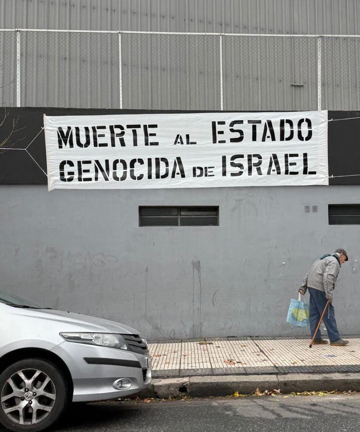 El pasacalles estaba ubicado en Mercedes y Álvarez Jonte