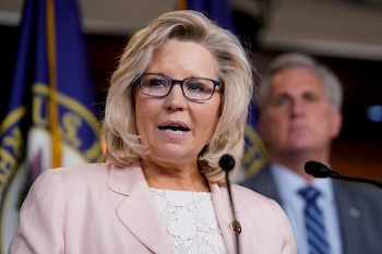 Liz Cheney se alejó del