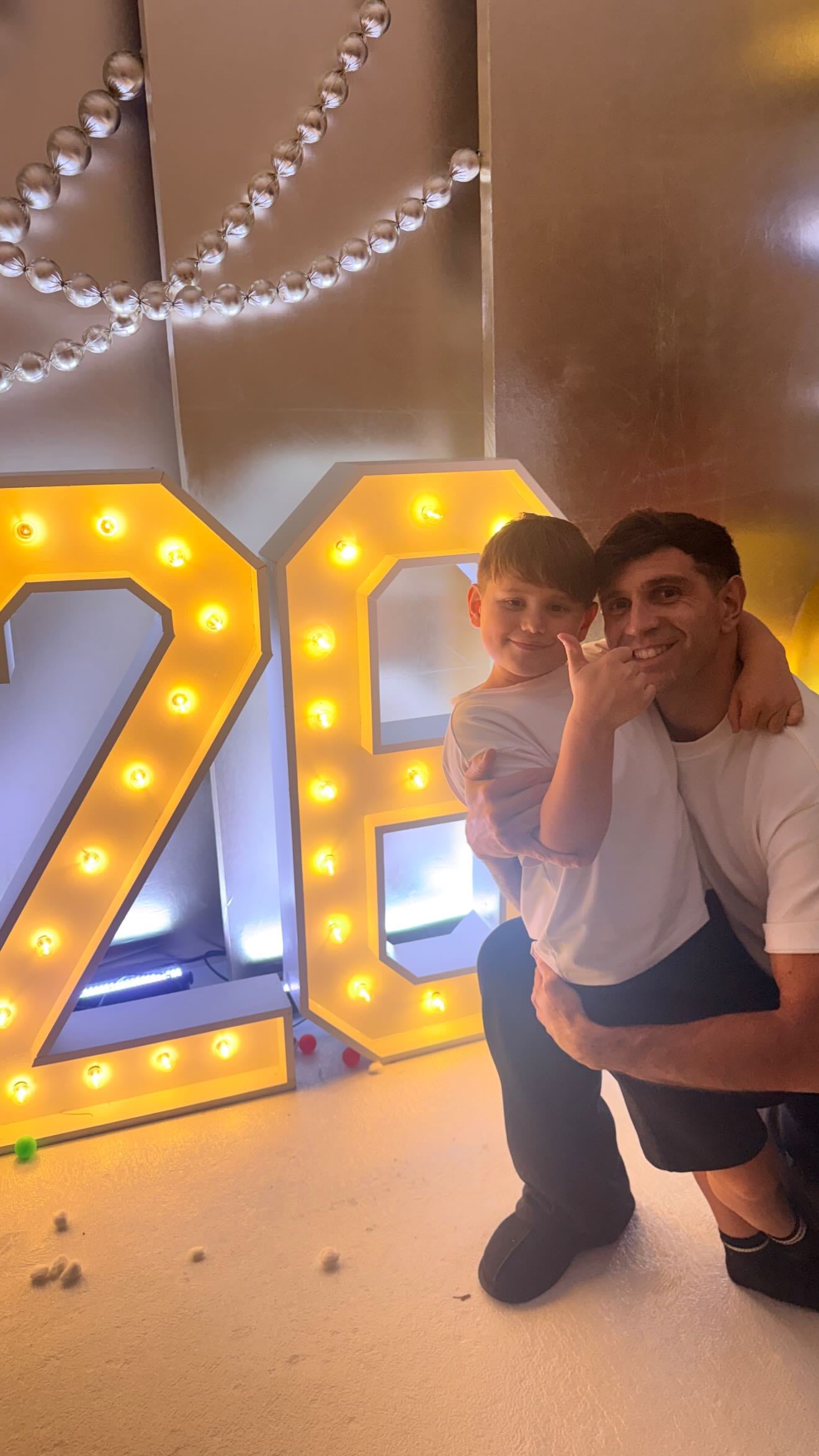 Dibu protagonizó una gran fiesta de fin de año en familia