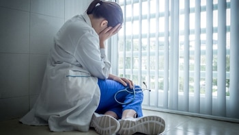 El factor molestia y el estrés en el trabajo son los principales motivos para dejar la medicina