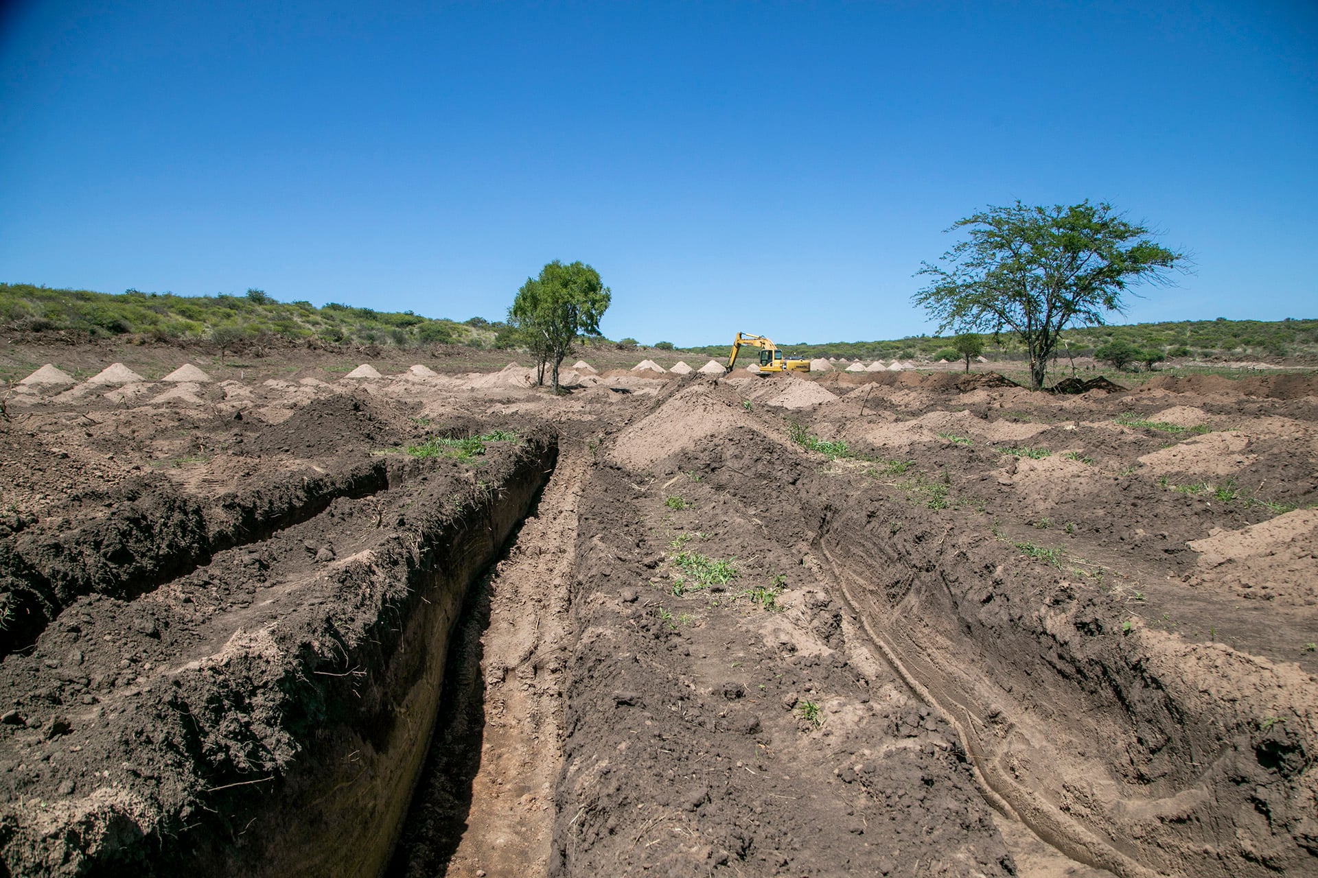 Se realizan excavaciones intensivas en La Perla, Argentina, como parte de la búsqueda de personas desaparecidas durante la dictadura militar.