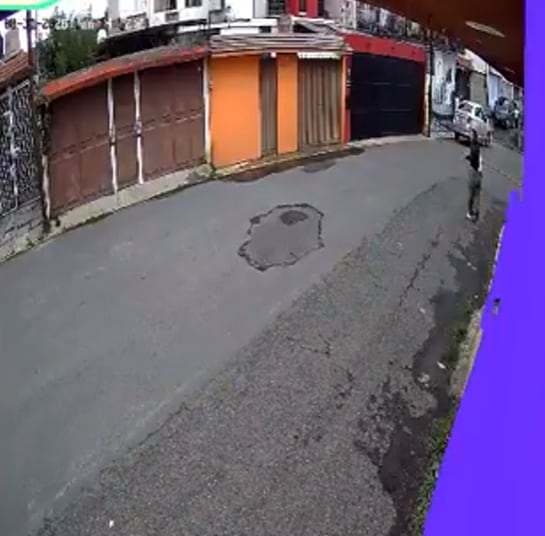 Las imágenes del incidente ocurrido en Izcalli Cuauhtémoc I fueron difundidas en redes sociales, donde solicitaron información para identificar al señalado.