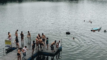 Costa Rica: Un posible diplomático extranjero fallece tras ser hallado sumergido en una laguna de Alajuela