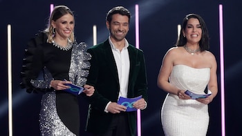 Ana Prada, Marc Calderó y Ruth Lorenzo, durante la primera semifinal del Benidorm Fest 2024. (RTVE)