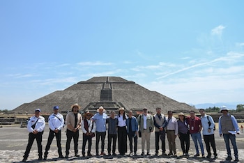 Un grupo de funcionarios, incluida