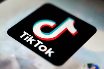 ARCHIVO - Vista del logo de TikTok en Tokio, 28 de septiembre de 2020. (AP Foto/Kiichiro Sato, File)