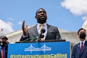 Levar Stoney lamentó el episodio y prometió justicia (REUTERS)