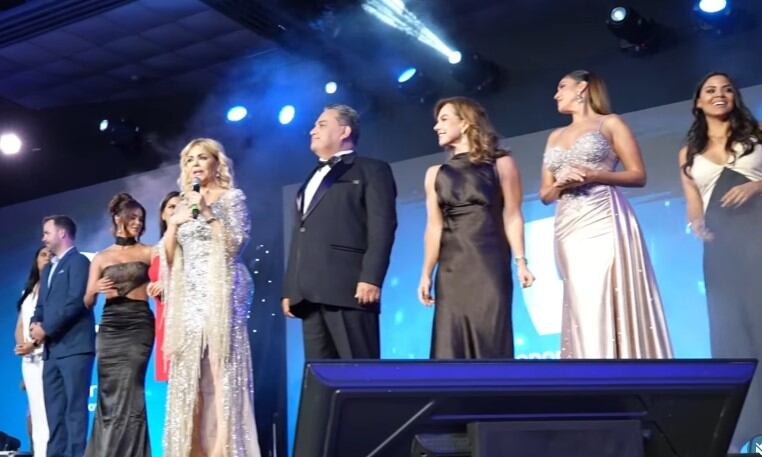 Magaly se ríe del look brillante de Gisela Valcárcel: “Cualquiera se pone una faja, ese vestido era un desastre”. Infobae Perú / Captura TV - Magaly TV La Firme