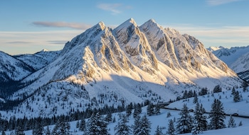 Las imponentes montañas nevadas de