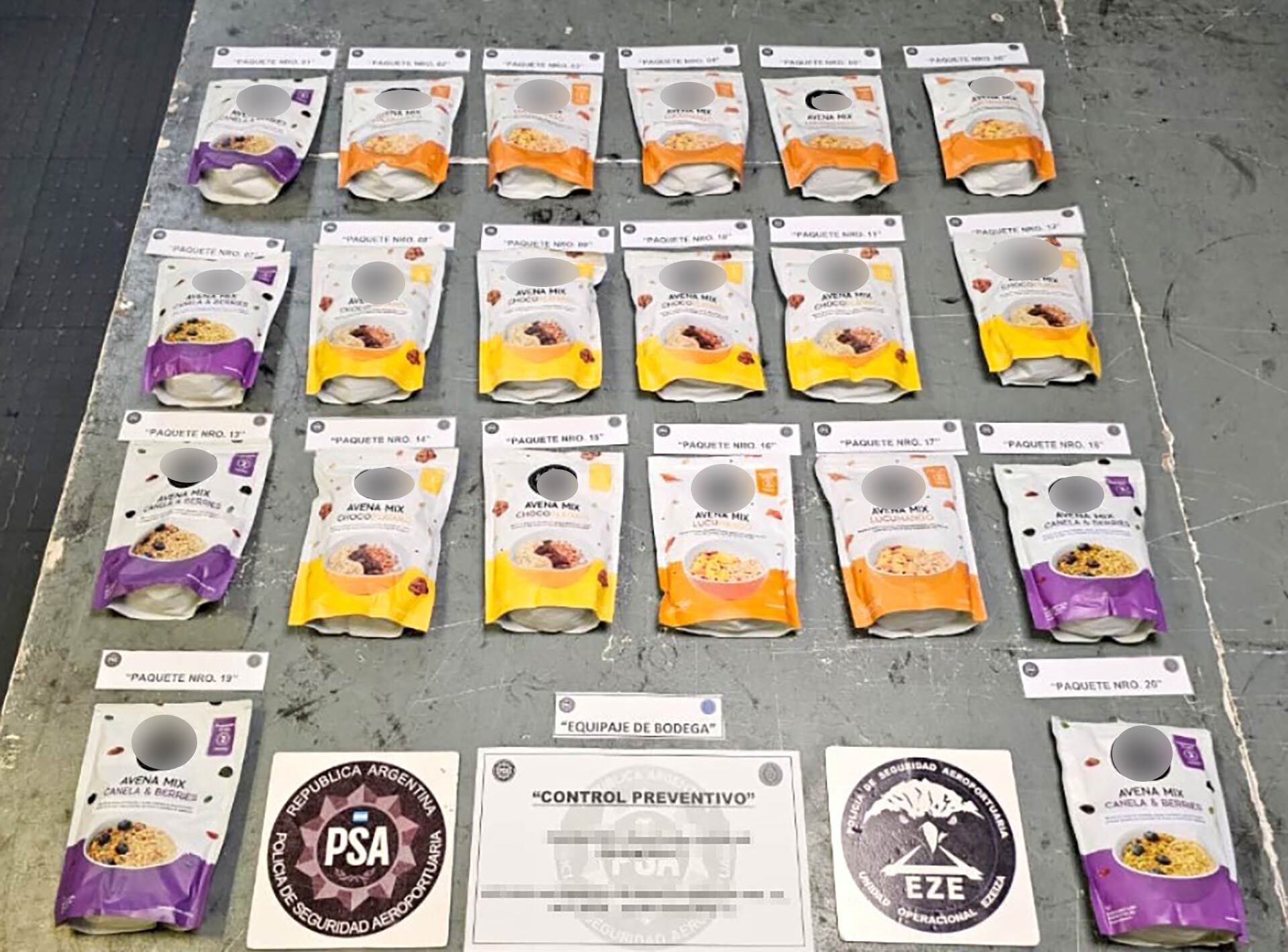 Los 20 paquetes de granola que transportaba la mujer de nacionalidad peruana en el equipaje que había despachado.