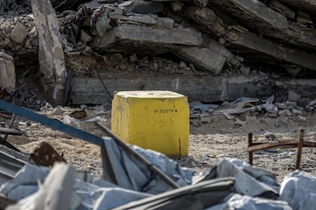 Los hitos amarillos que marcan