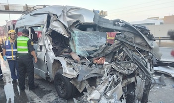 Choque en la Panamericana Sur a la altura de Villa El Salvador deja dos fallecidos y 12 heridos. X.com