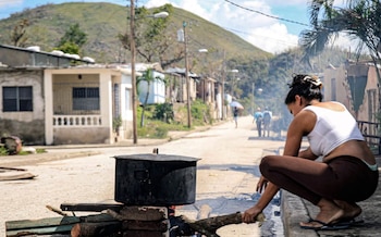 Cocinando en la calle - Familias cubanas sin gas licuado, Cuba - Cortesia Food monitor program