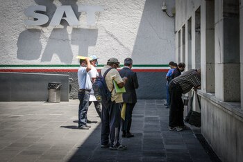 El SAT impone sanciones para
